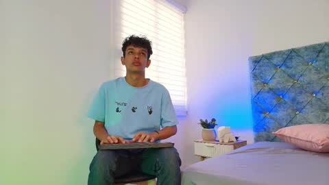 M A X F R O S T   online show from 12.21.25