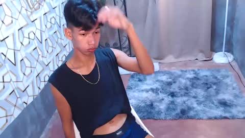 Snapshot of maxiebunny99 chatting on 02.04.25 Reyn online show from 02.04.25