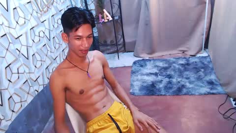 Snapshot of maxiebunny99 chatting on 02.07.25 Reyn online show from 02.07.25