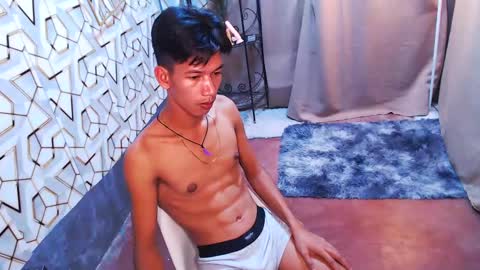 Snapshot of maxiebunny99 chatting on 02.09.25 Reyn online show from 02.09.25