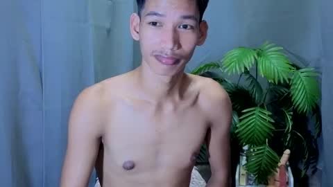 Snapshot of maxiebunny99 chatting on 10.03.25 Reyn online show from 10.03.25