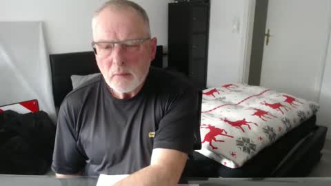 Snapshot of maxifaxi chatting on 12.05.25 maxifaxi online show from 12.05.25