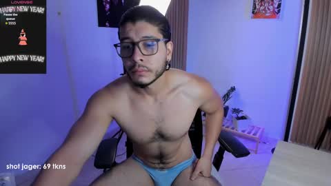 Snapshot of maxifit_ chatting on 10.25.25 Mikael online show from 10.25.25