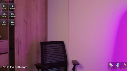 Snapshot of maxifit_ chatting on 11.30.25 Mikael online show from 11.30.25