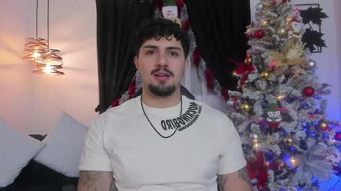 Snapshot of maximo_rodriguez chatting on 12.19.24 Maximo online show from 12.19.24