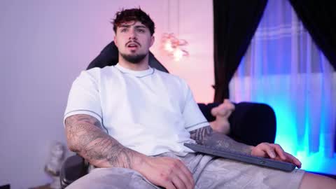 Snapshot of maximo_rodriguez chatting on 02.24.26 Maximo online show from 02.24.26