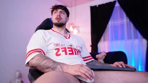 Snapshot of maximo_rodriguez chatting on 02.28.26 Maximo online show from 02.28.26