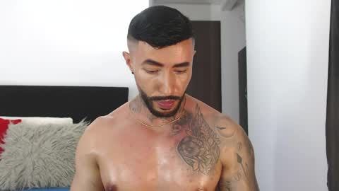 Independent Model online show from 05.20.26