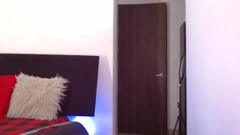 Independent Model online show from 06.22.26