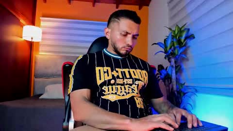 Snapshot of maximusclark chatting on 02.25.26 Maximus Clark online show from 02.25.26