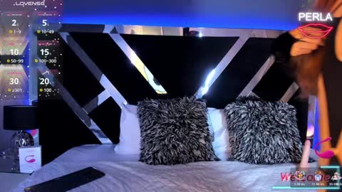 Snapshot of maxirogers chatting on 02.06.25 Maxi Rogers online show from 02.06.25