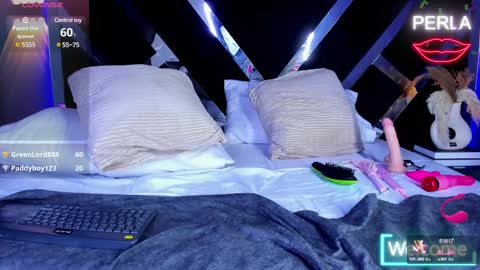 Snapshot of maxirogers chatting on 02.22.25 Maxi Rogers online show from 02.22.25