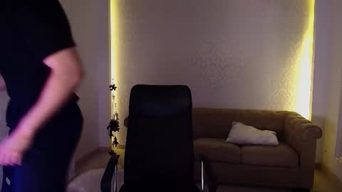 MaxKaiden online show from 11.24.25