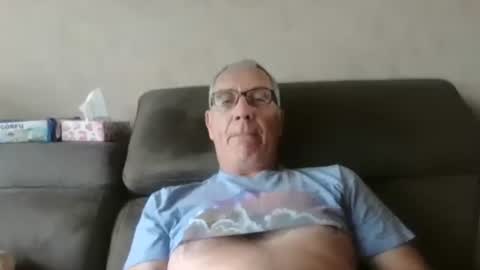 Snapshot of maxou569 chatting on 10.13.25 maxou569 online show from 10.13.25