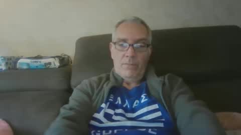 Snapshot of maxou569 chatting on 11.10.25 maxou569 online show from 11.10.25