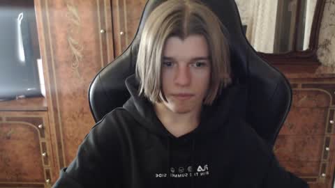 Snapshot of maxplay18 chatting on 12.12.24 Max online show from 12.12.24