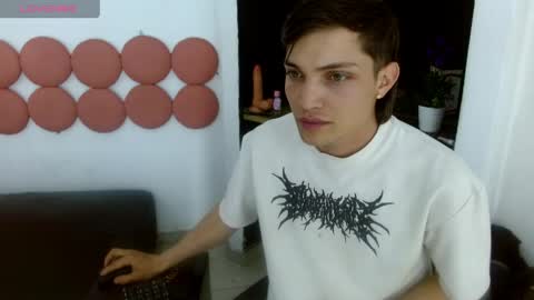 Snapshot of maxxlouis chatting on 05.23.26 MaxxLouis online show from 05.23.26