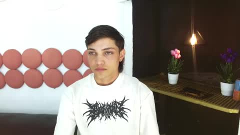 Snapshot of maxxlouis chatting on 05.25.26 MaxxLouis online show from 05.25.26