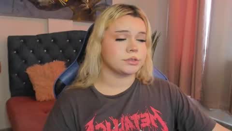 Maxine Minx online show from 02.11.25