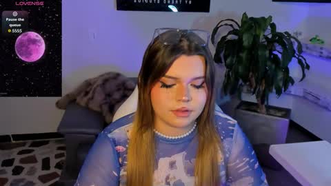 Maxine Minx online show from 11.15.25