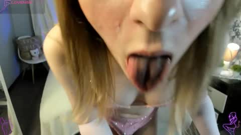 Leila online show from 03.12.26