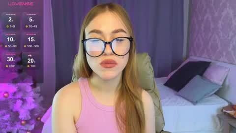 Snapshot of maya_lolly chatting on 12.27.24 Maya online show from 12.27.24