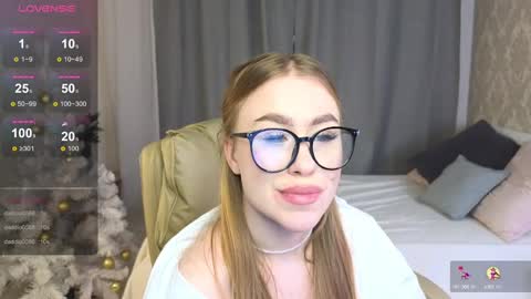 Snapshot of maya_lolly chatting on 01.11.25 Maya online show from 01.11.25