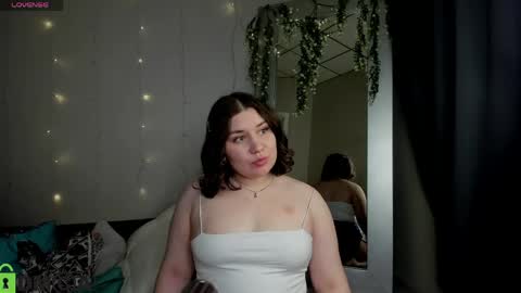 Snapshot of maya_raay chatting on 05.18.26 Maya online show from 05.18.26