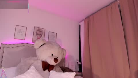 Mayajhons online show from 12.17.25