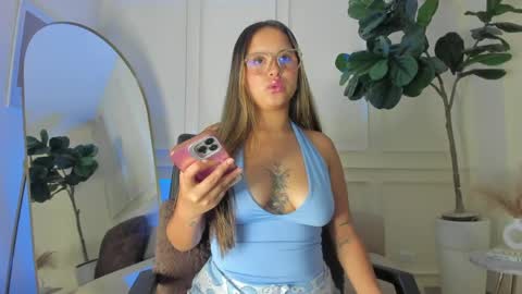 Snapshot of mayalee_ chatting on 05.21.26 mayalee_ online show from 05.21.26