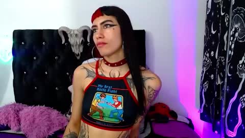 Snapshot of mayaredd chatting on 02.01.25 mayaredd online show from 02.01.25