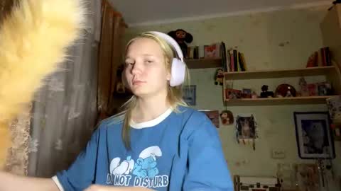 Snapshot of maybelleensminger chatting on 10.03.25 Lola online show from 10.03.25