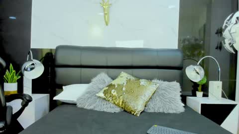 Maylin online show from 12.31.24