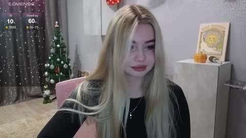 Snapshot of maymallorie chatting on 12.03.24 may online show from 12.03.24