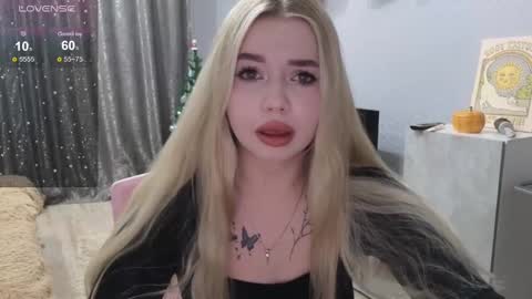 Snapshot of maymallorie chatting on 12.06.24 may online show from 12.06.24