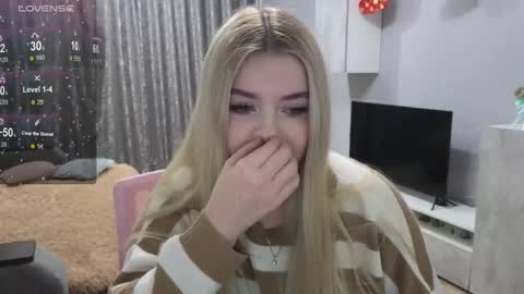 Snapshot of maymallorie chatting on 12.11.24 may online show from 12.11.24