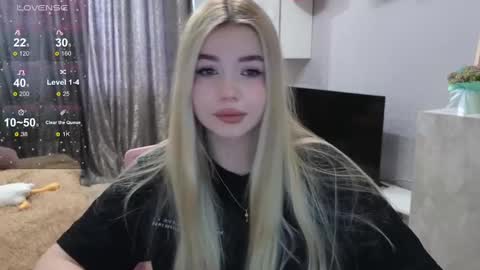 Snapshot of maymallorie chatting on 12.13.24 may online show from 12.13.24