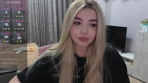 Snapshot of maymallorie chatting on 12.17.24 may online show from 12.17.24