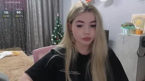 Snapshot of maymallorie chatting on 12.17.24 may online show from 12.17.24