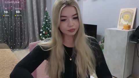 Snapshot of maymallorie chatting on 12.25.24 may online show from 12.25.24