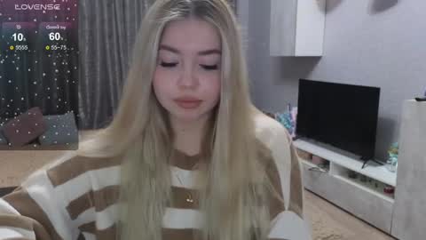 Snapshot of maymallorie chatting on 01.05.25 may online show from 01.05.25