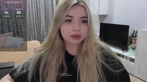 Snapshot of maymallorie chatting on 01.11.25 may online show from 01.11.25