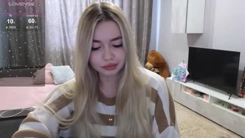 Snapshot of maymallorie chatting on 01.25.25 may online show from 01.25.25