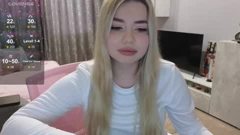 Snapshot of maymallorie chatting on 01.29.25 may online show from 01.29.25