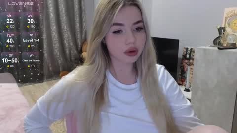 Snapshot of maymallorie chatting on 01.29.25 may online show from 01.29.25