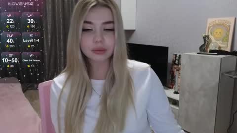 Snapshot of maymallorie chatting on 02.02.25 may online show from 02.02.25