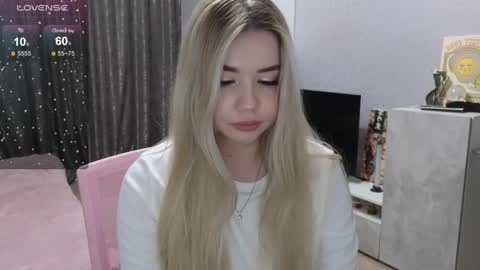 Snapshot of maymallorie chatting on 02.02.25 may online show from 02.02.25