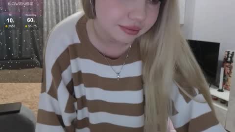 Snapshot of maymallorie chatting on 02.03.25 may online show from 02.03.25