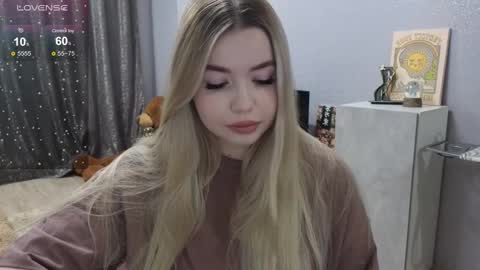 Snapshot of maymallorie chatting on 02.13.25 may online show from 02.13.25