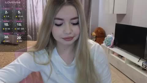 Snapshot of maymallorie chatting on 02.14.25 may online show from 02.14.25